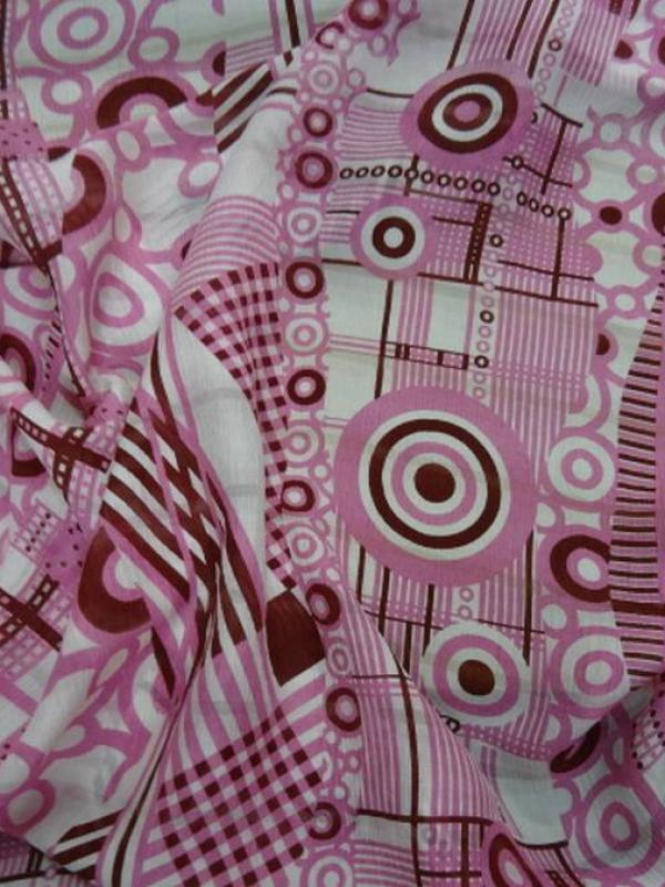 Voile de soie crepon imprime retro ton blanc rose et bordeaux0