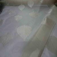 Voile de soie ecrue brode feuille de tilleul