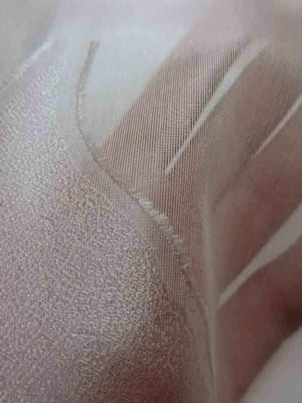Voile de soie faconne beige clair