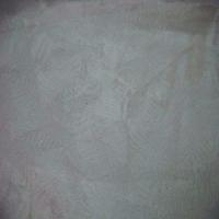 Voile de soie faconne froissee permanent feuillage blanc argent 1