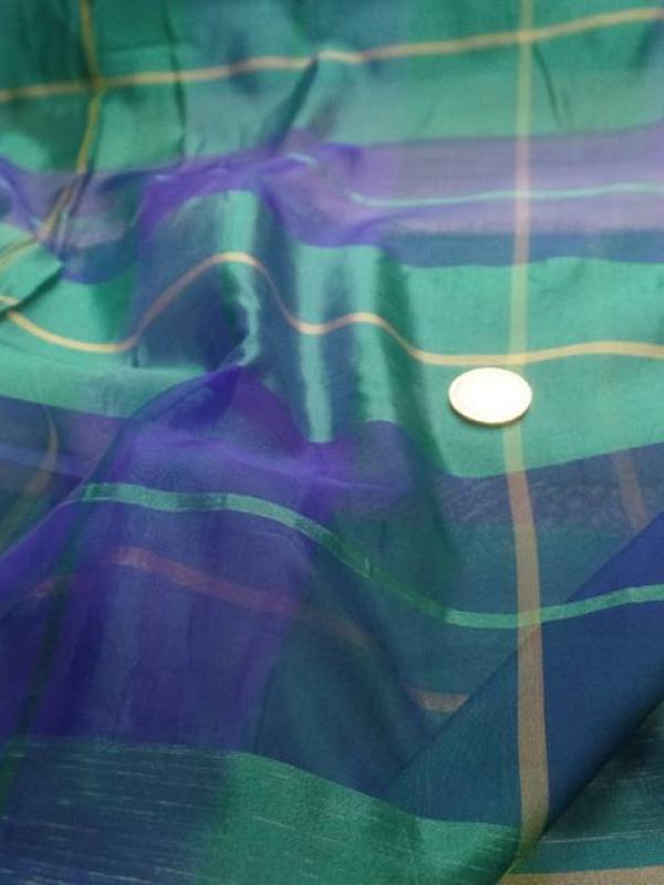 Voile de soie imprime madras vert et bleu