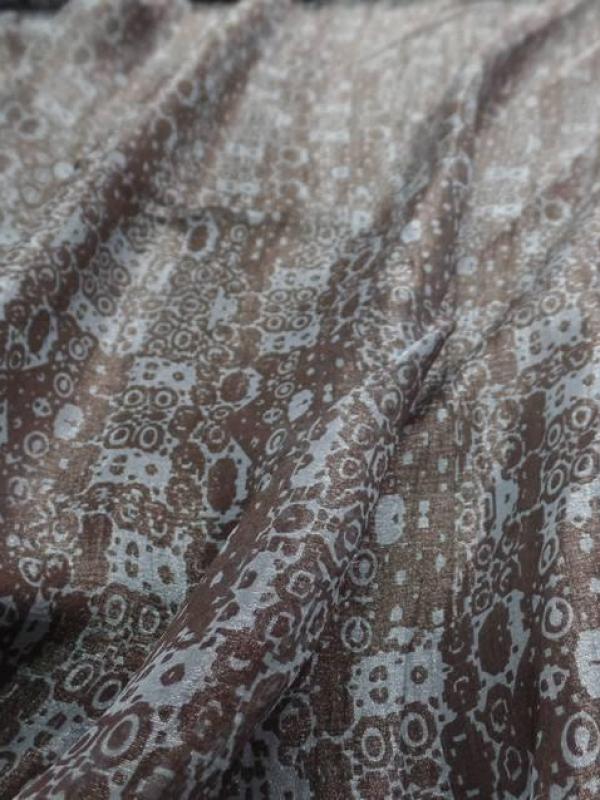 Voile de soie marron et bleu clair
