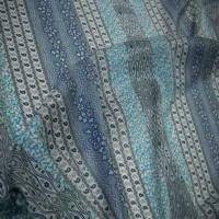 Voile en coton blanc casse imprime rayures ton bleu6
