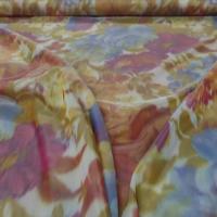 Voile polyester soyeux imprime grosse fleurs ton de terre