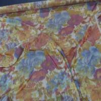 Voile polyester soyeux imprime grosse fleurs ton de terre4